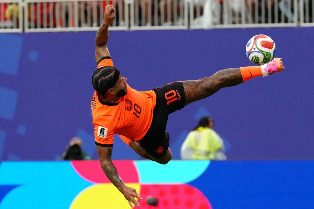 Depay molesto tras decir que el Corinthians rompió acuerdo para extender contrato