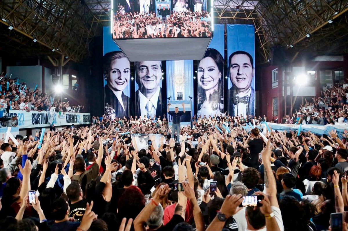 Máximo Kirchner pidió por Cristina y apuntó contra Milei.