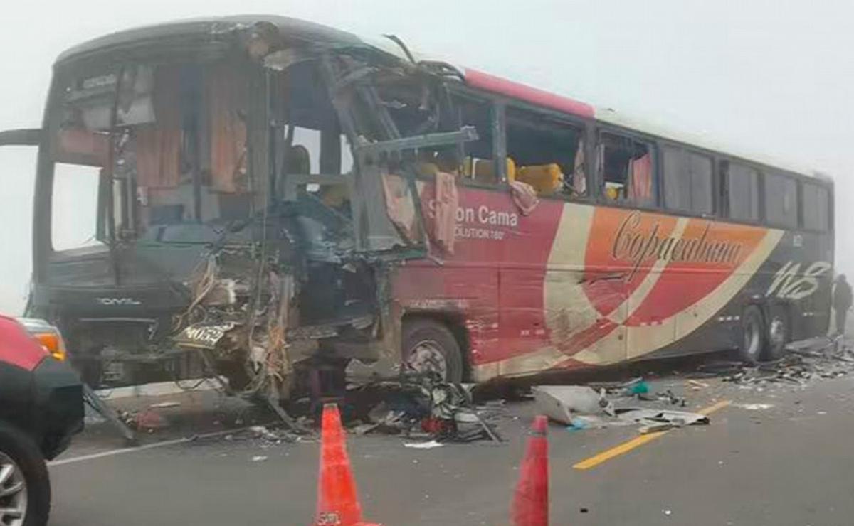 Dos colectivos chocaron de frente en Perú: 5 muertos y 16 heridos (FOTO: RPPNOTICIAS).