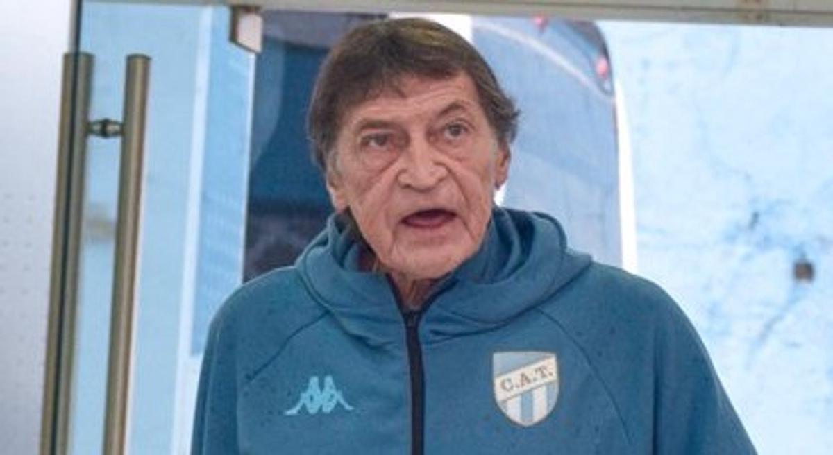 Falcioni, furioso con el arbitraje.