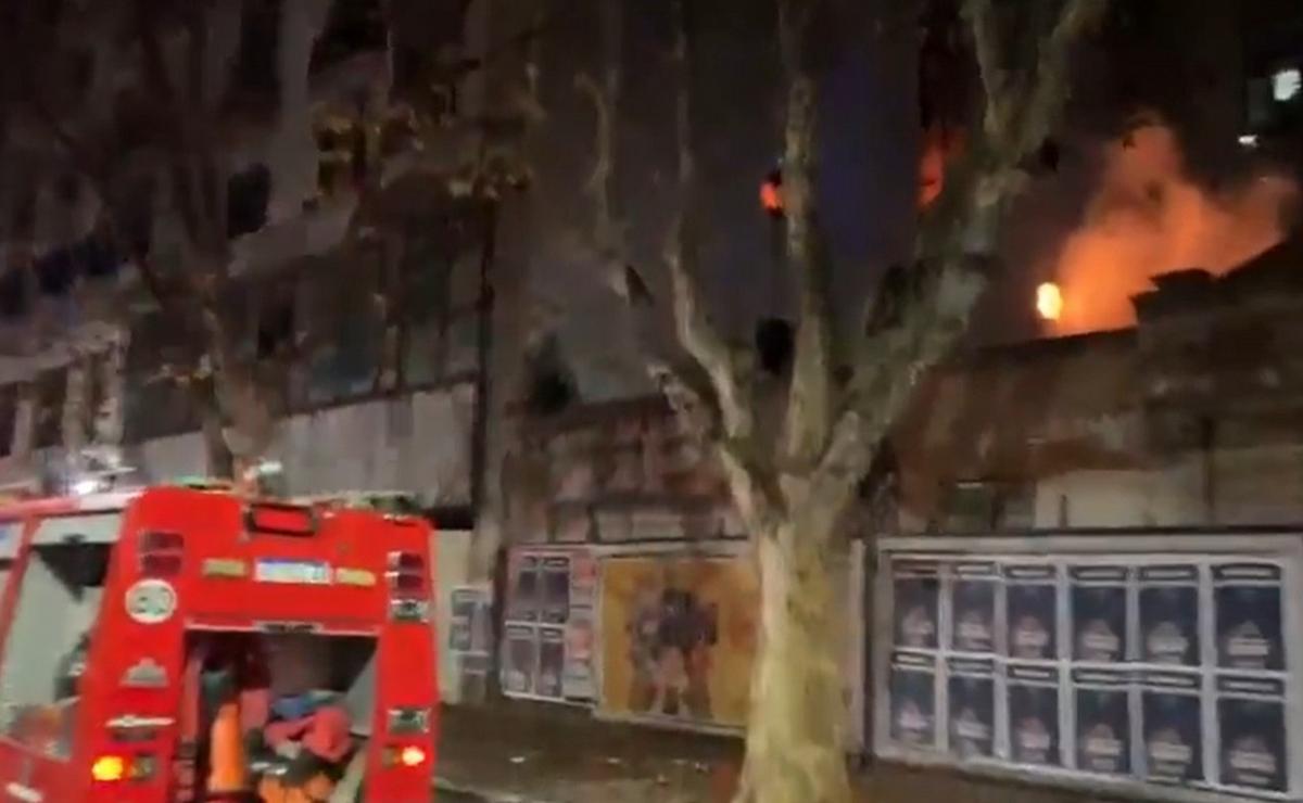 Incendio en Monserrat: 11 personas asistidas y evacuación de vecinos