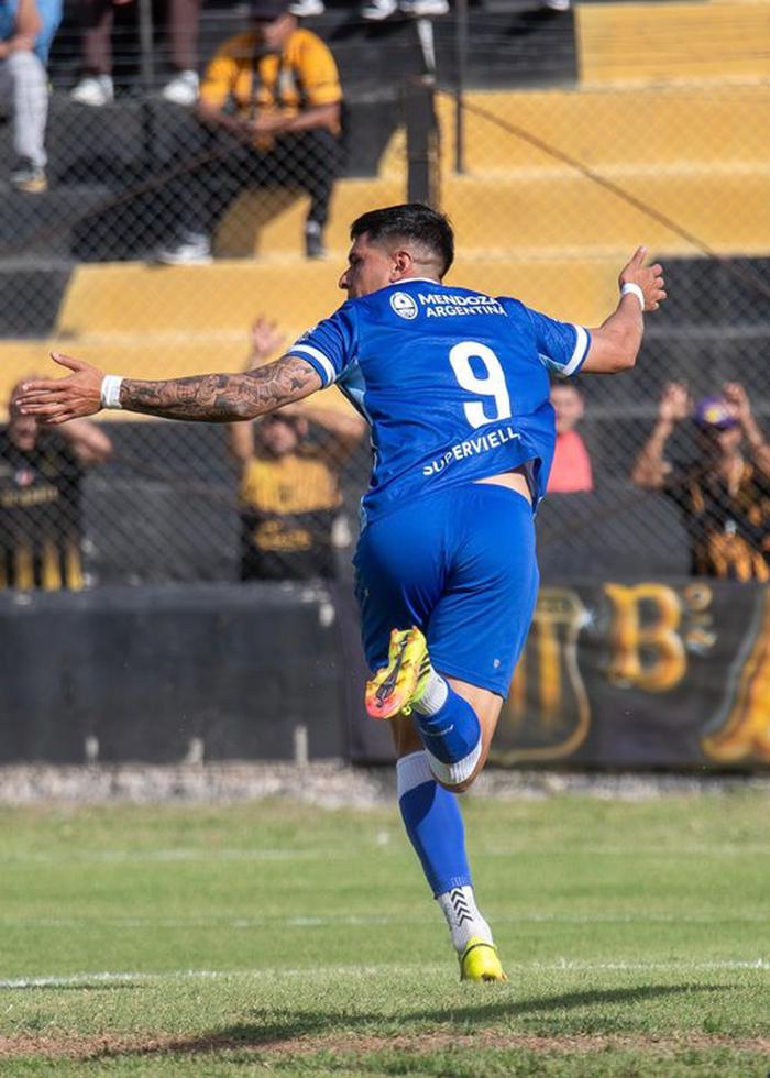 Godoy Cruz arrasa a Mitre y se acerca a la final del ascenso en la Primera Nacional