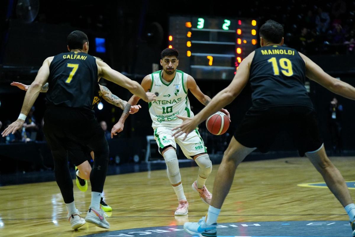 FOTO: Atenas no pudo con Obras en el primer juego. (Foto: Prensa Obras)