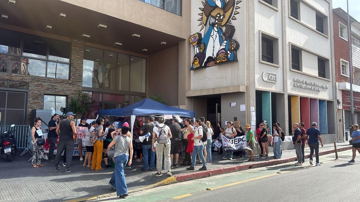 La asamblea de UEPC determinó realizar un paro por 48 horas.