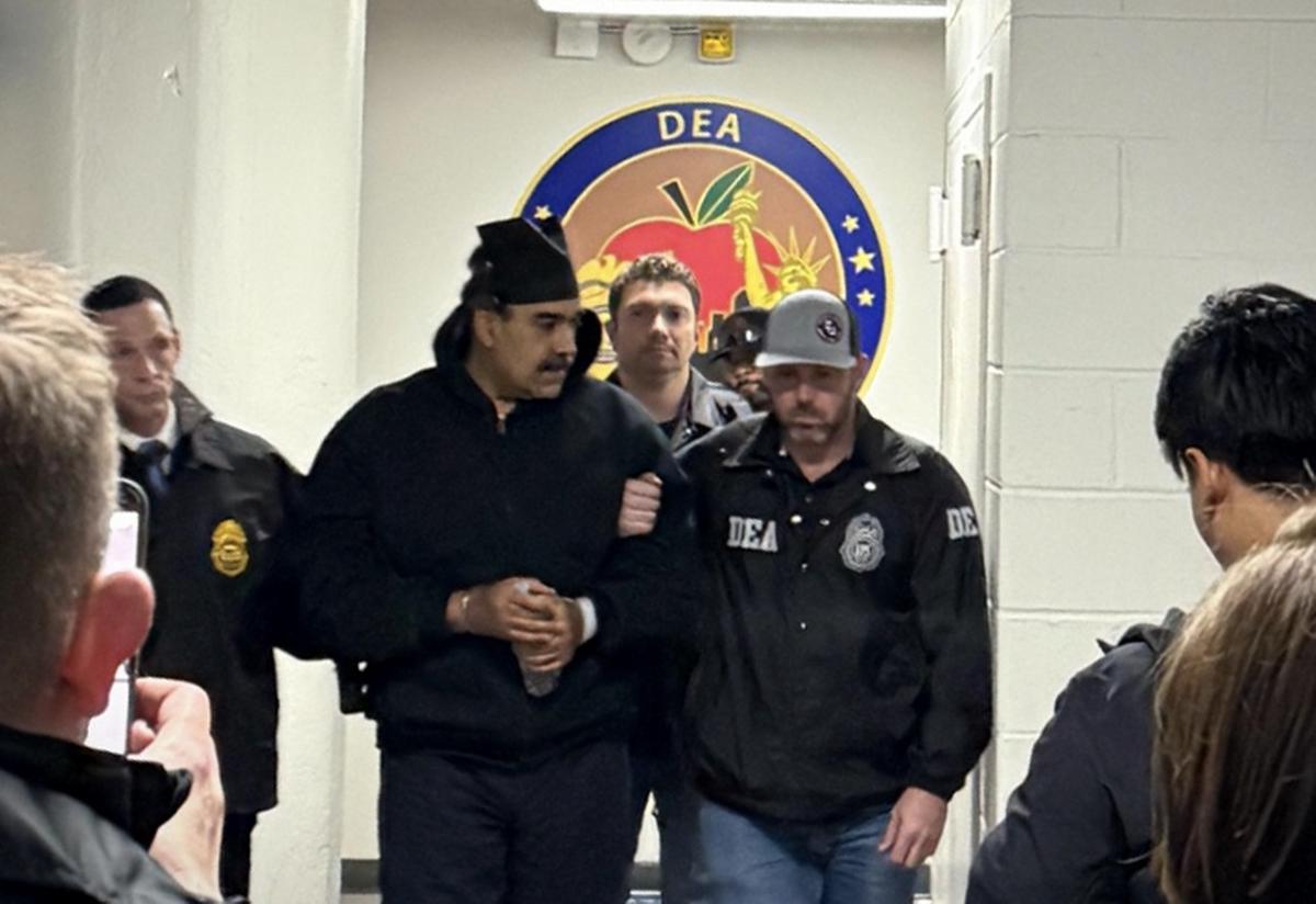Nicolas Maduro escoltado por la DEA.