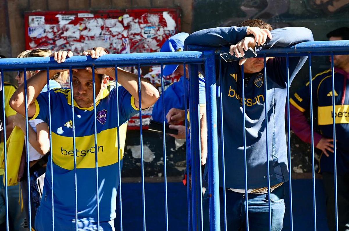 Miles de hinchas de Boca y otros equipos despidieron a Miguel Ángel Russo en la Bombonera
