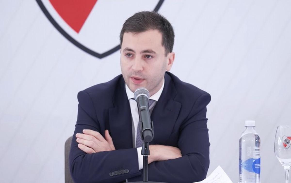 Stéfano Di Carlo, presidente de River, en conferencia de prensa.