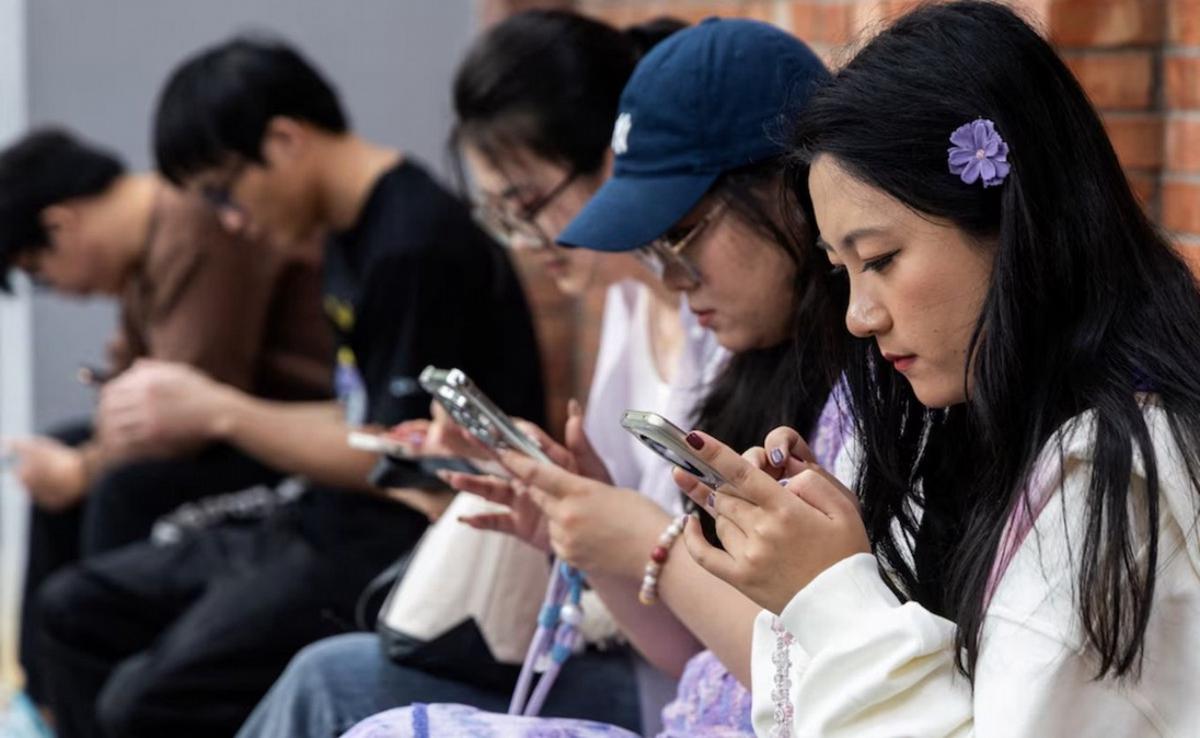 Una ciudad japonesa fijó solo dos horas diarias para usar el celular.