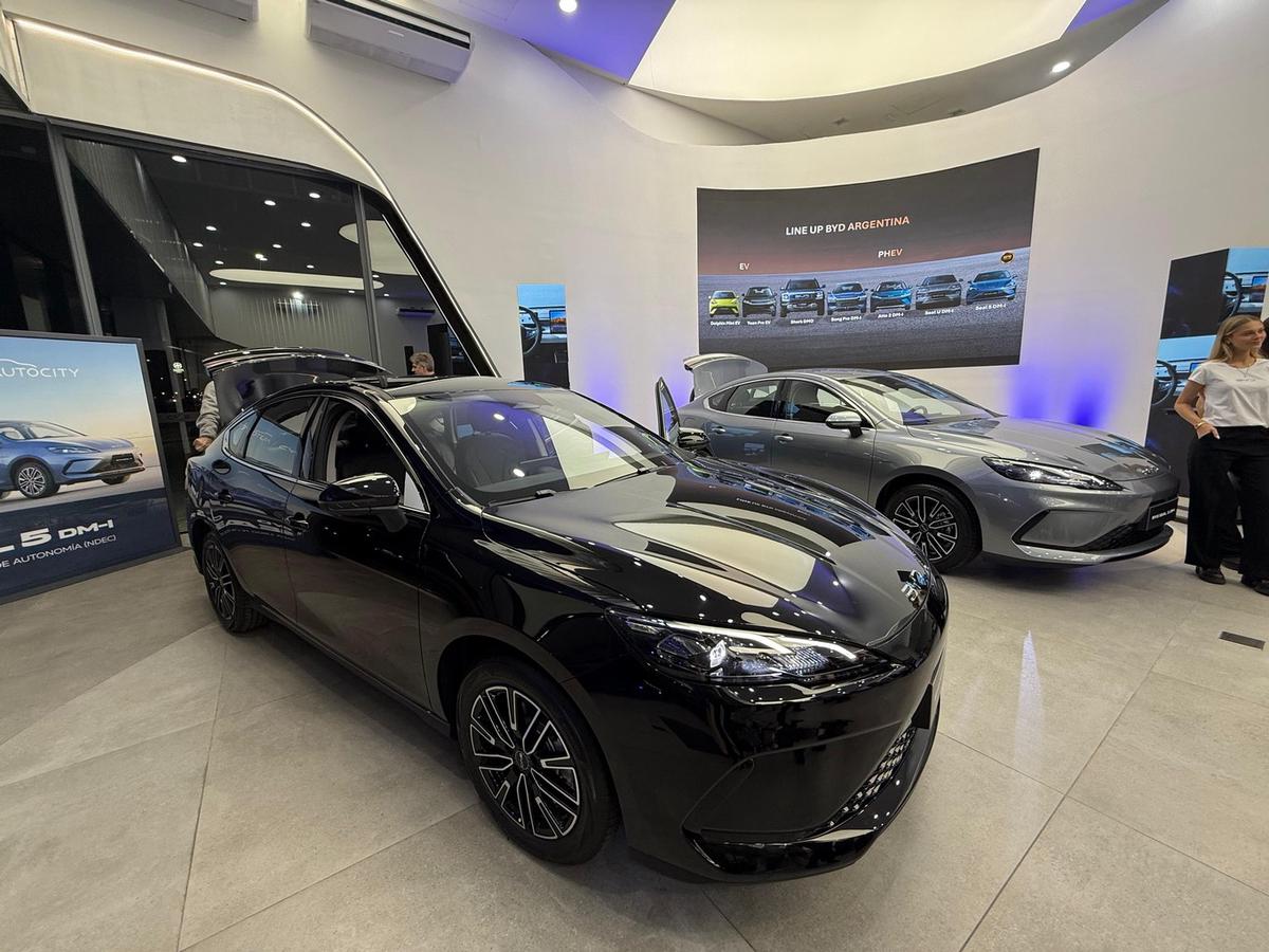ByD presentó en Córdoba su nuevo sedán súper híbrido.