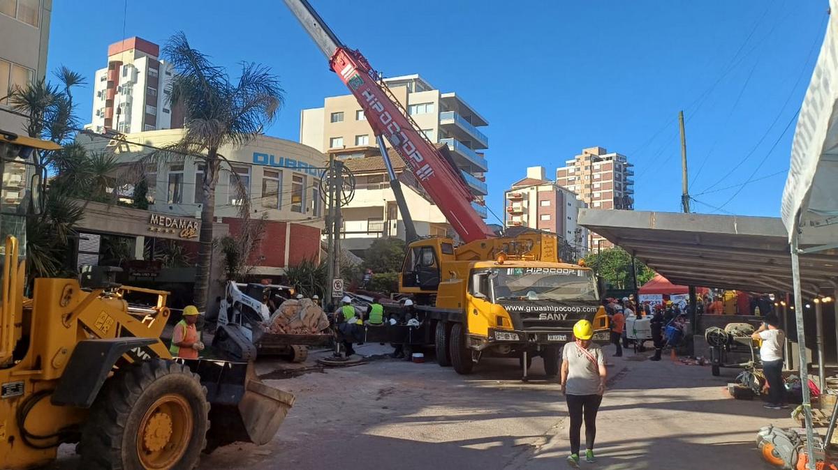 FOTO: Trabajan en la zona del edificio que se derrumbó (Foto: Orlando Morales/Cadena 3)