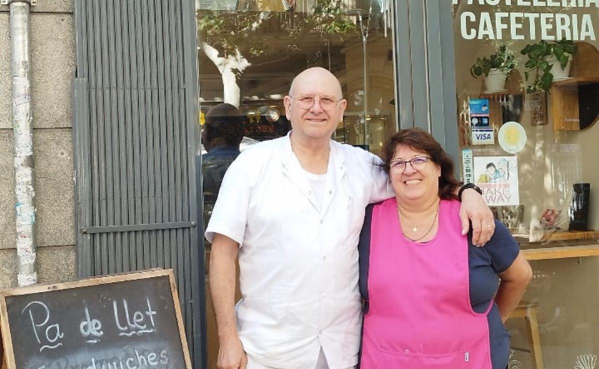 FOTO: Teresa y Eduardo llevan adelante una pastelería en Barcelona.