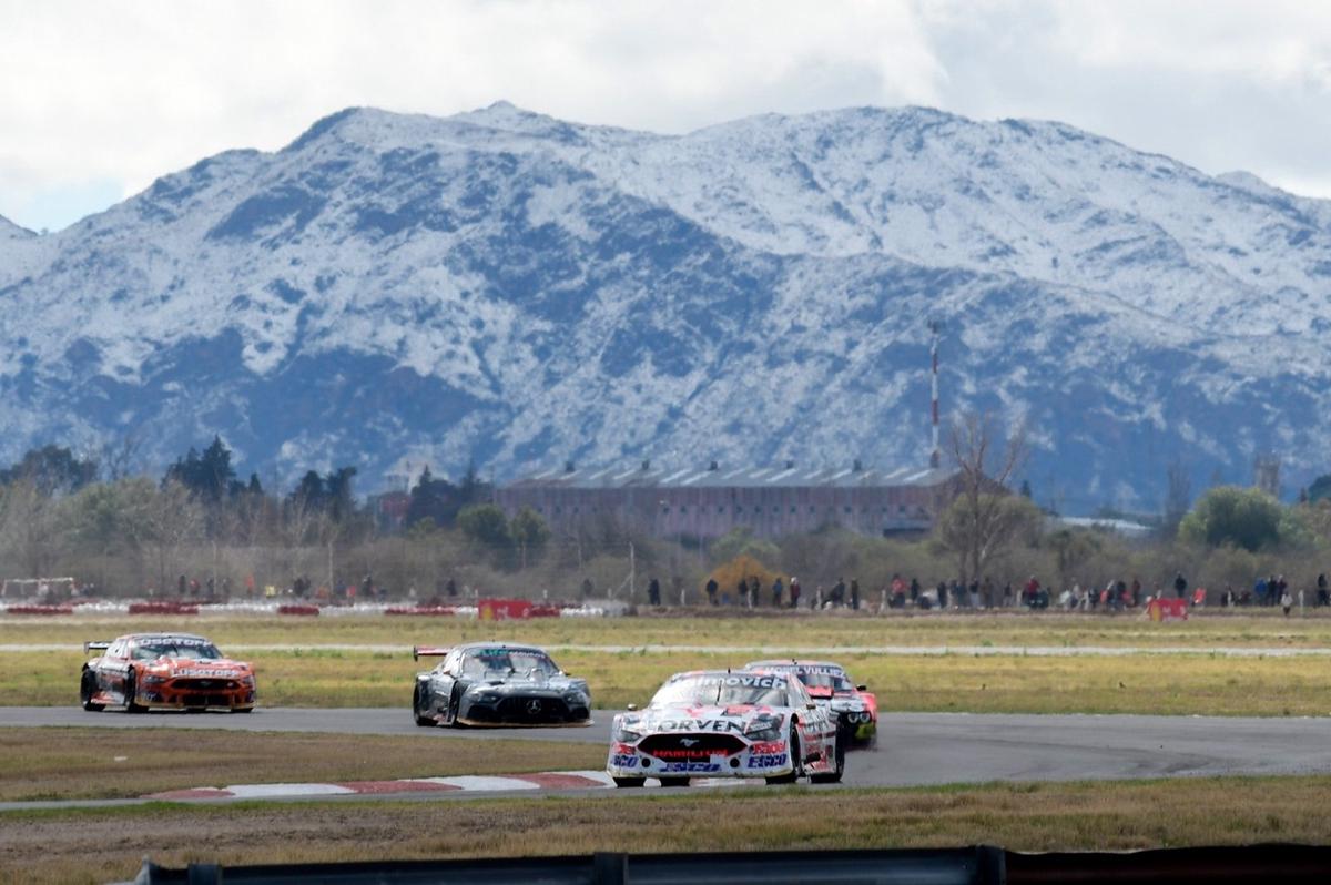 Con el imponente fondo de las sierras nevadas, Werner se hace de la Serie 3