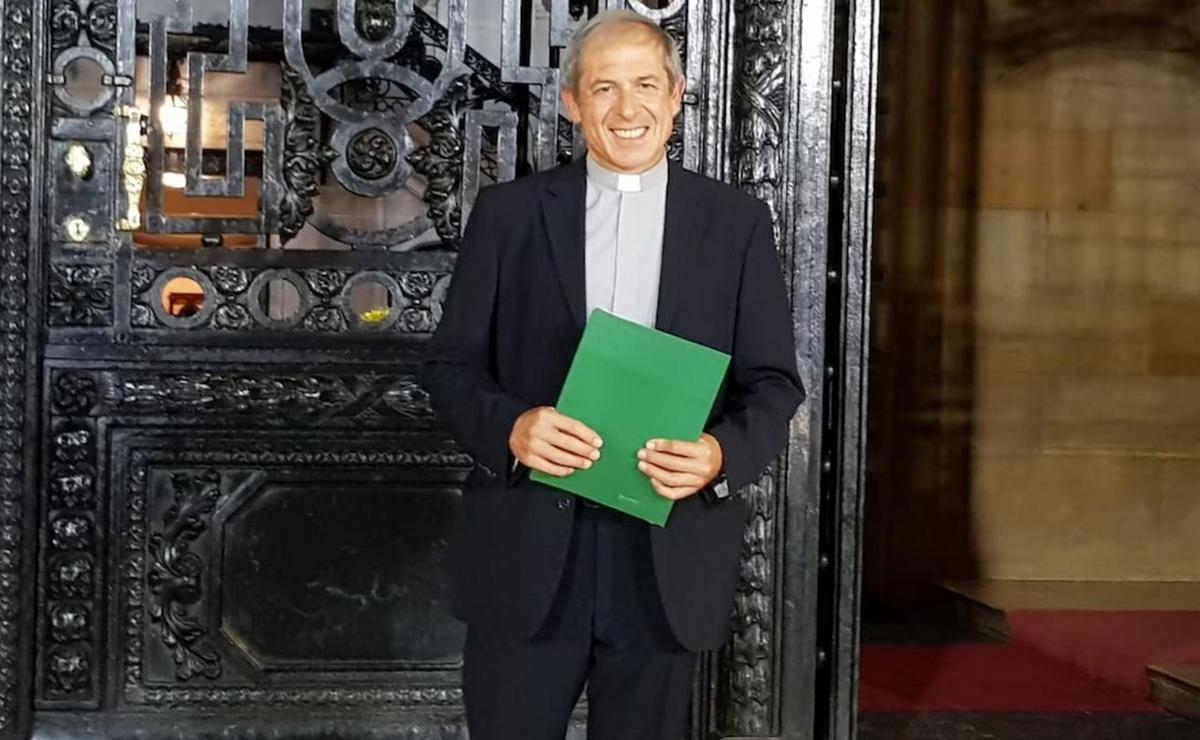 El Padre Santarelli presenta su nuevo libro 