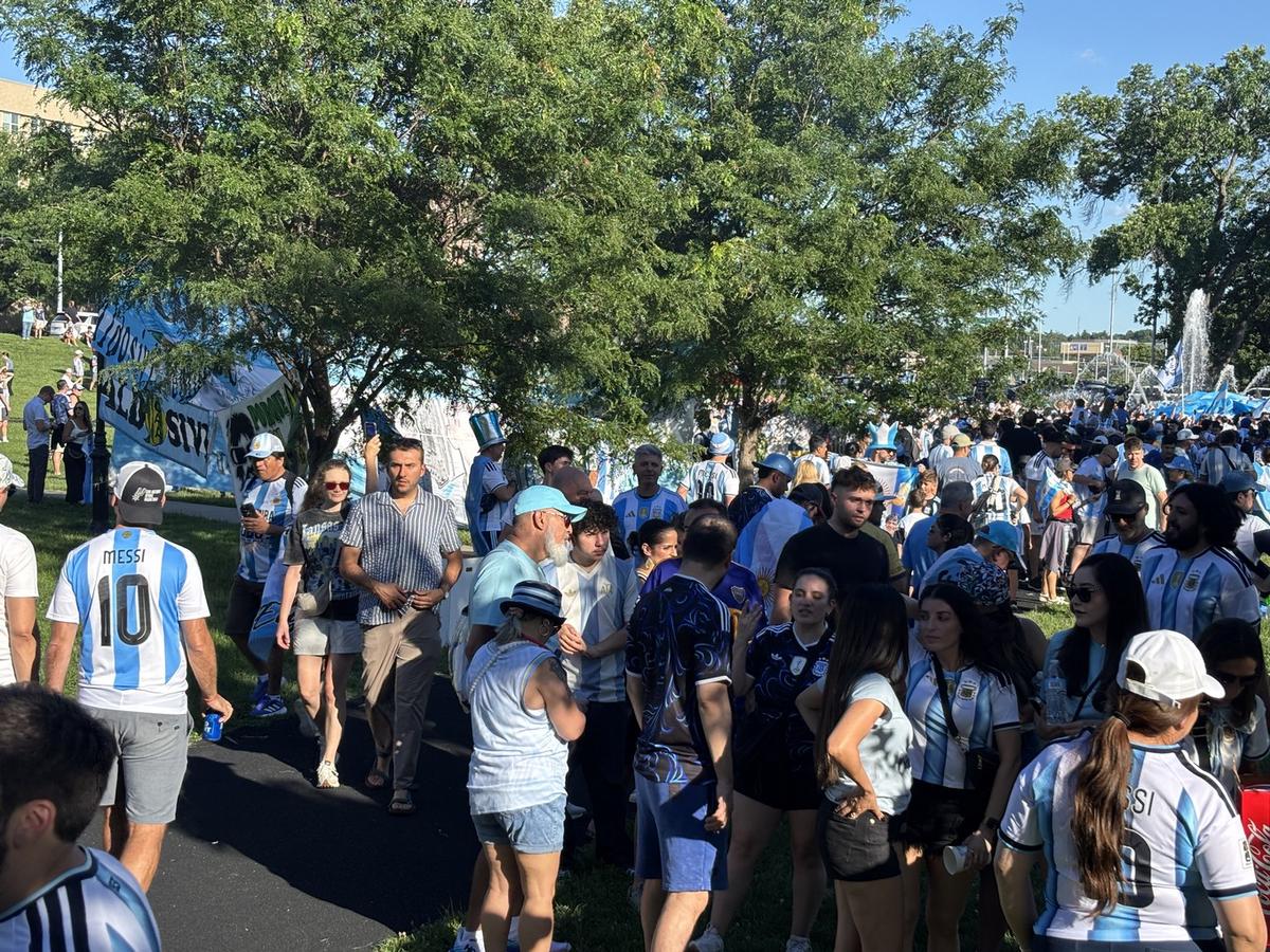 FOTO: El banderazo argentino vistió de albiceleste a Kansas (Foto: Mauricio Coccolo/C3)