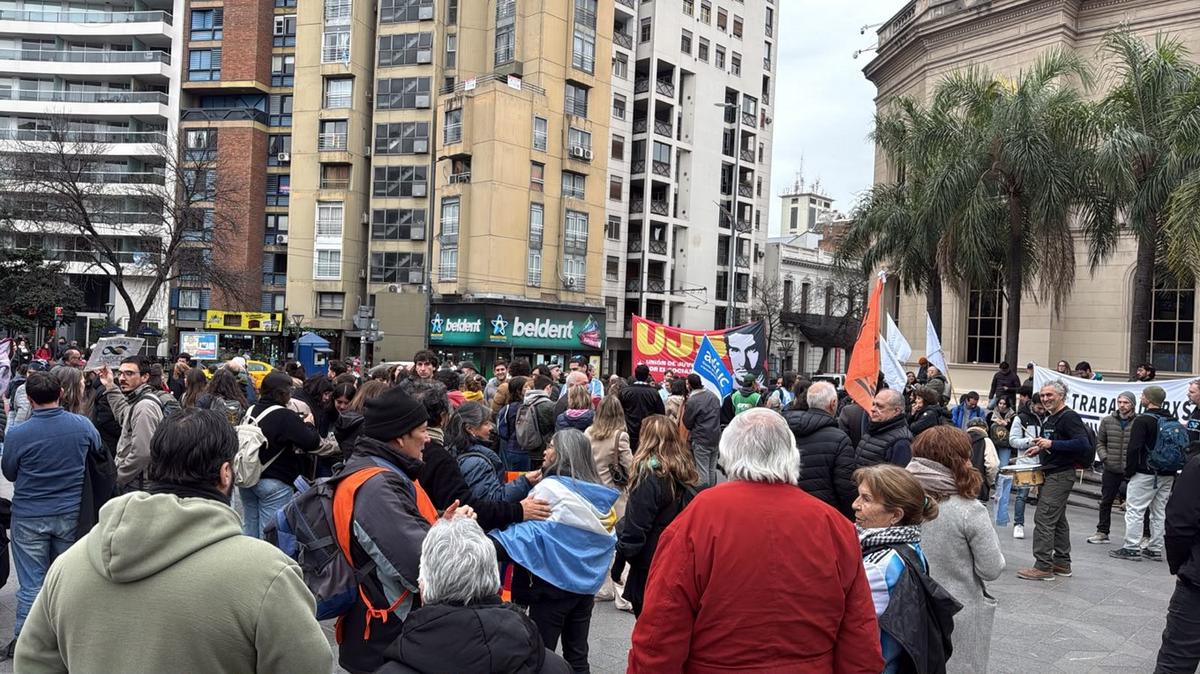 Investigadores y docentes protestan por recortes en ciencia y tecnología