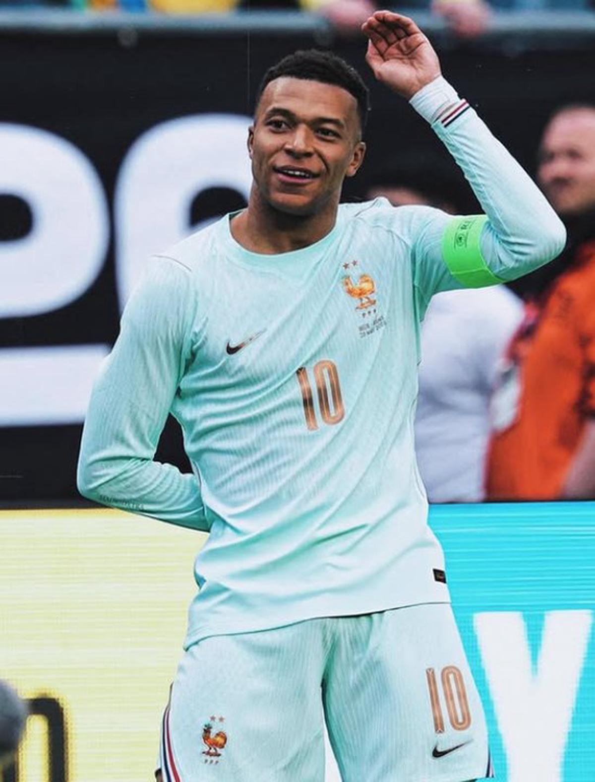 Kylian Mbappé durante un amistoso con el combinado de Francia.