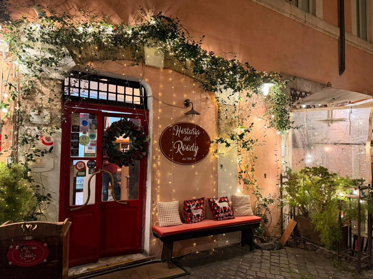 Trastevere de noche: la magia bohemia de Roma.