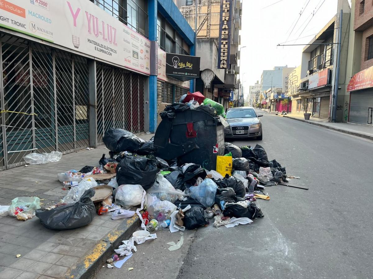Basura en las calles de Córdoba. (Foto: Francisco Vidal/Cadena 3)