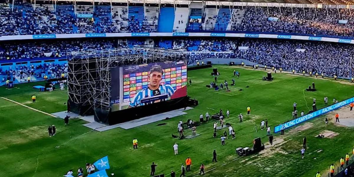 El año pasado Racing también puso una pantalla gigante para la final de la Copa Sudamericana.