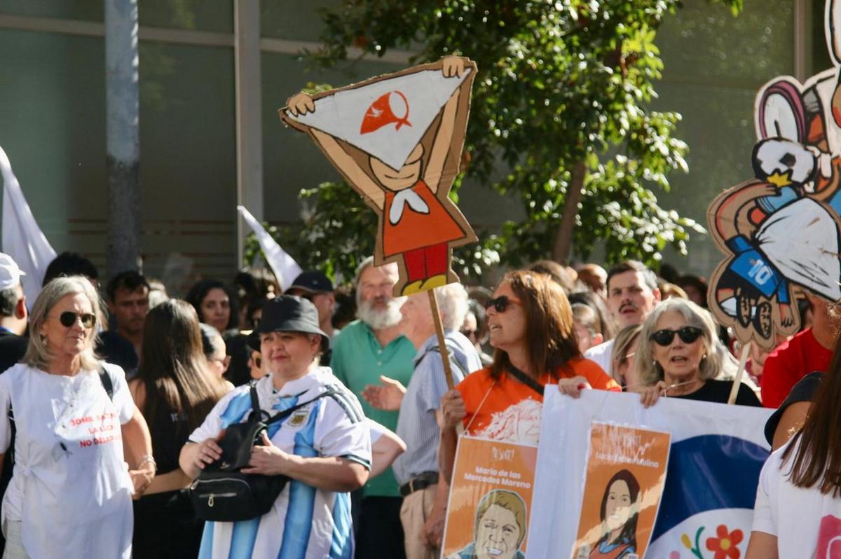 Multitudinaria marcha en Córdoba a 50 años del Golpe. (Foto: Daniel Cáceres/C3)