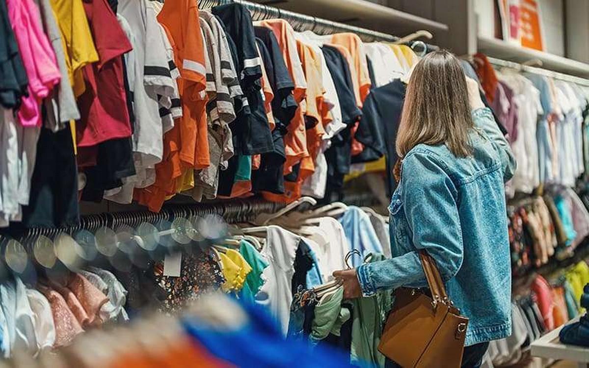 FOTO: El emprendimiento de venta de ropa de segunda mano que es furor (FOTO: Ilustrativa)