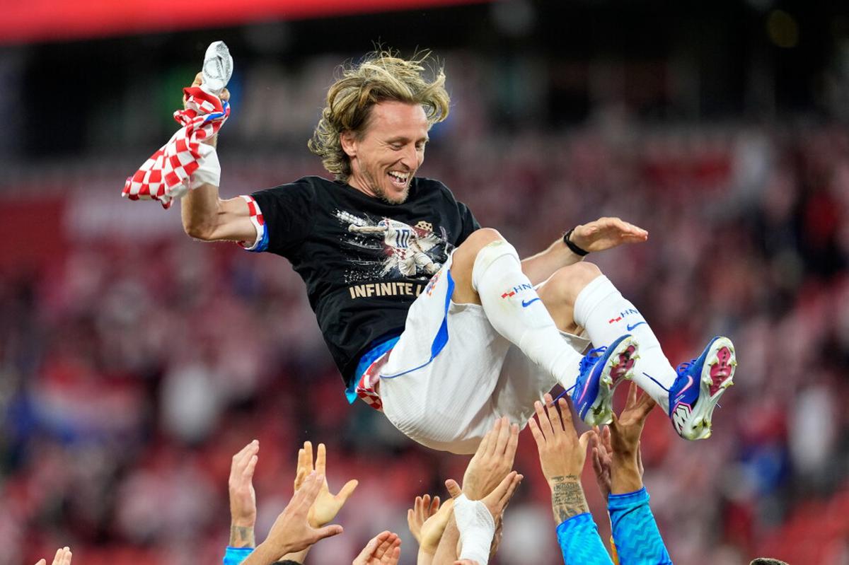 Luka Modric se queda otra temporada en el AC Milan. Cumplirá 41 tras jugar su 5to Mundial