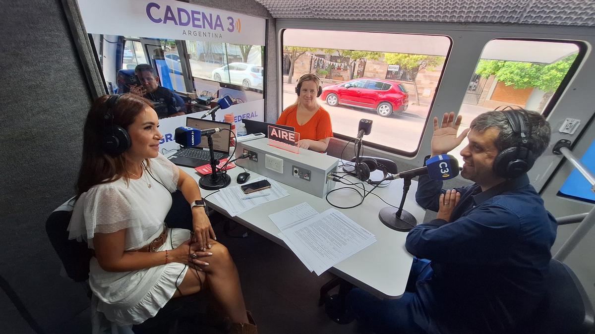 FOTO: Federico Zárate, intendente de Jesús María, pasó por el estudio móvil de Cadena 3