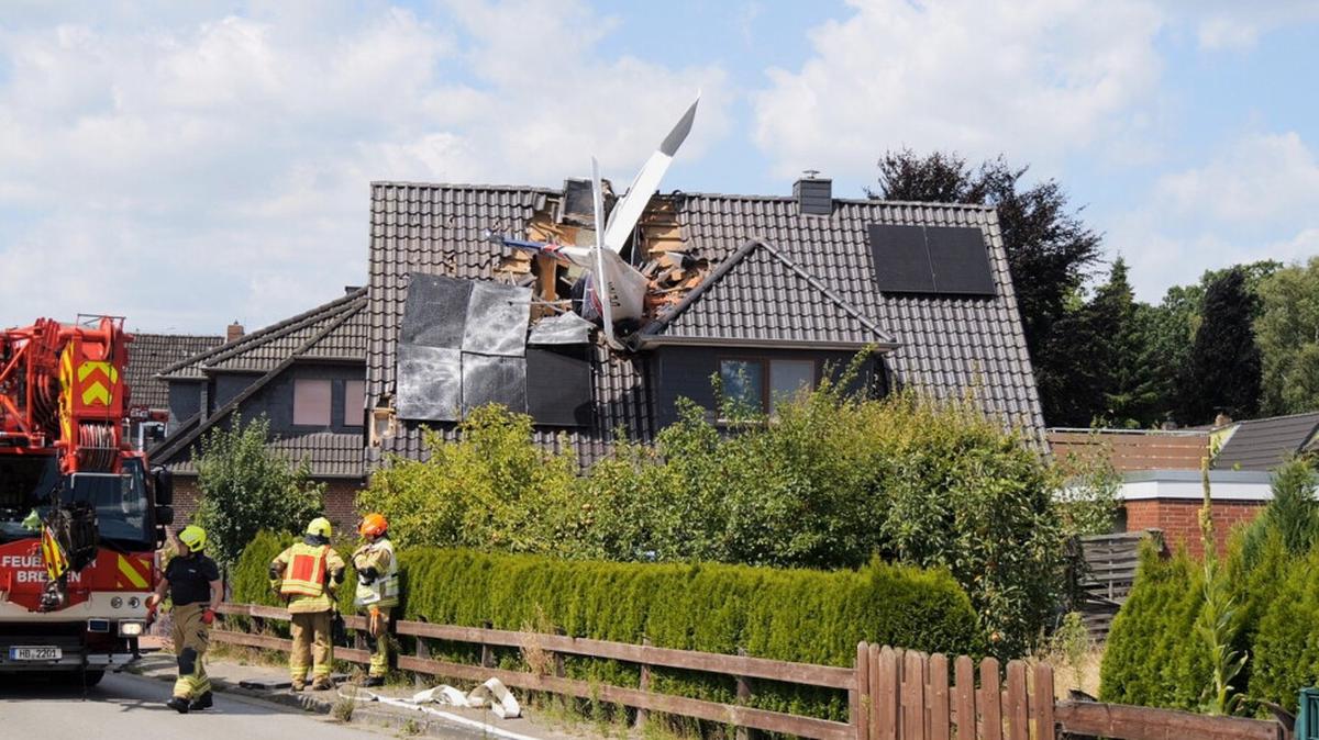 Una avioneta se estrella contra una casa en el norte de Alemania: 1 muerto y 1 desaparecido