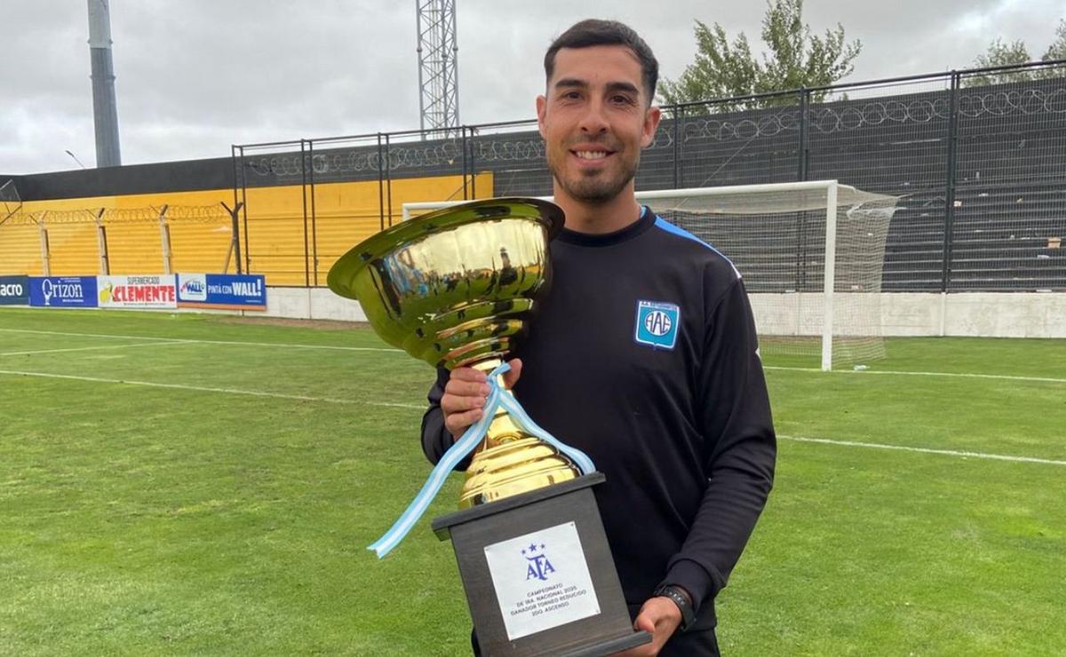 Fabián Mongelo, entrenador de arqueros del plantel.