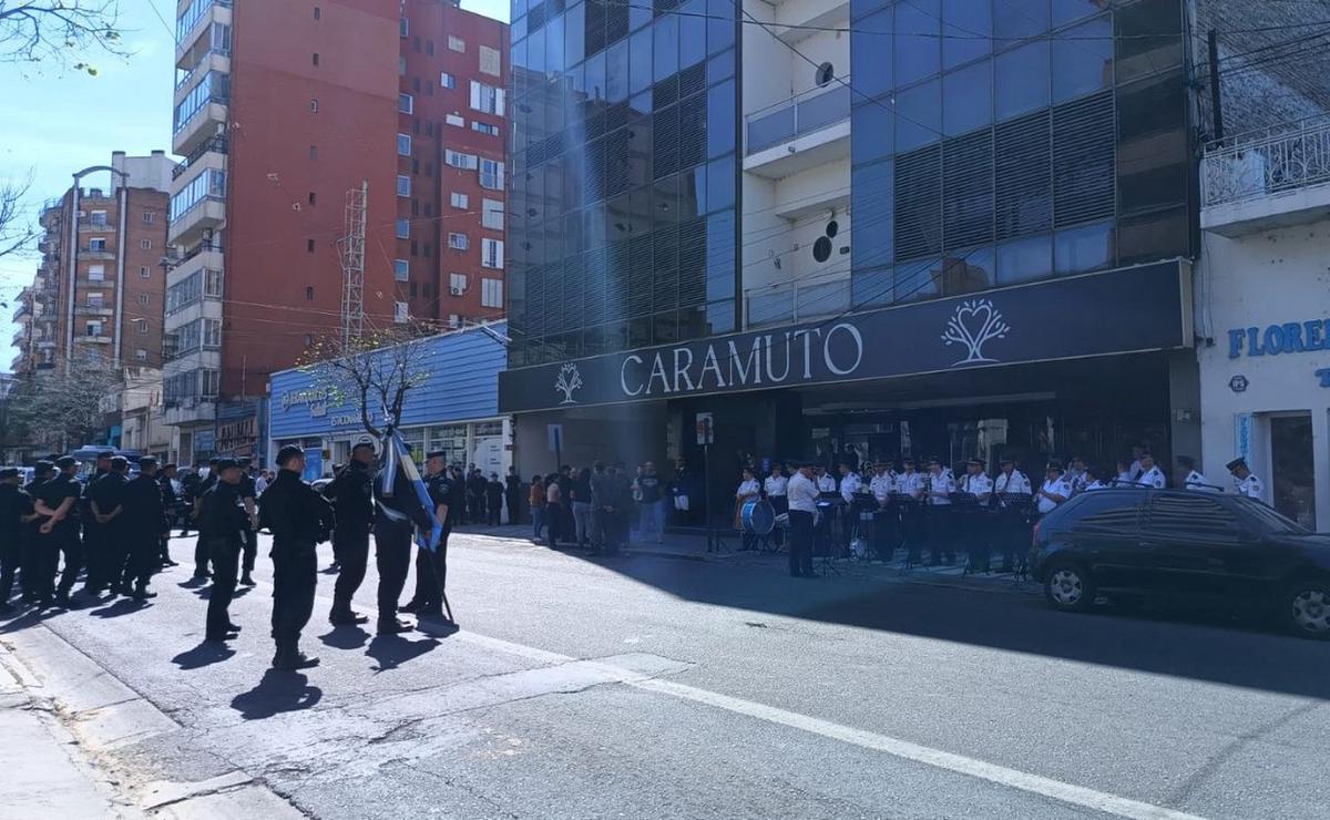 FOTO: Último adiós al policía baleado en Fisherton: 