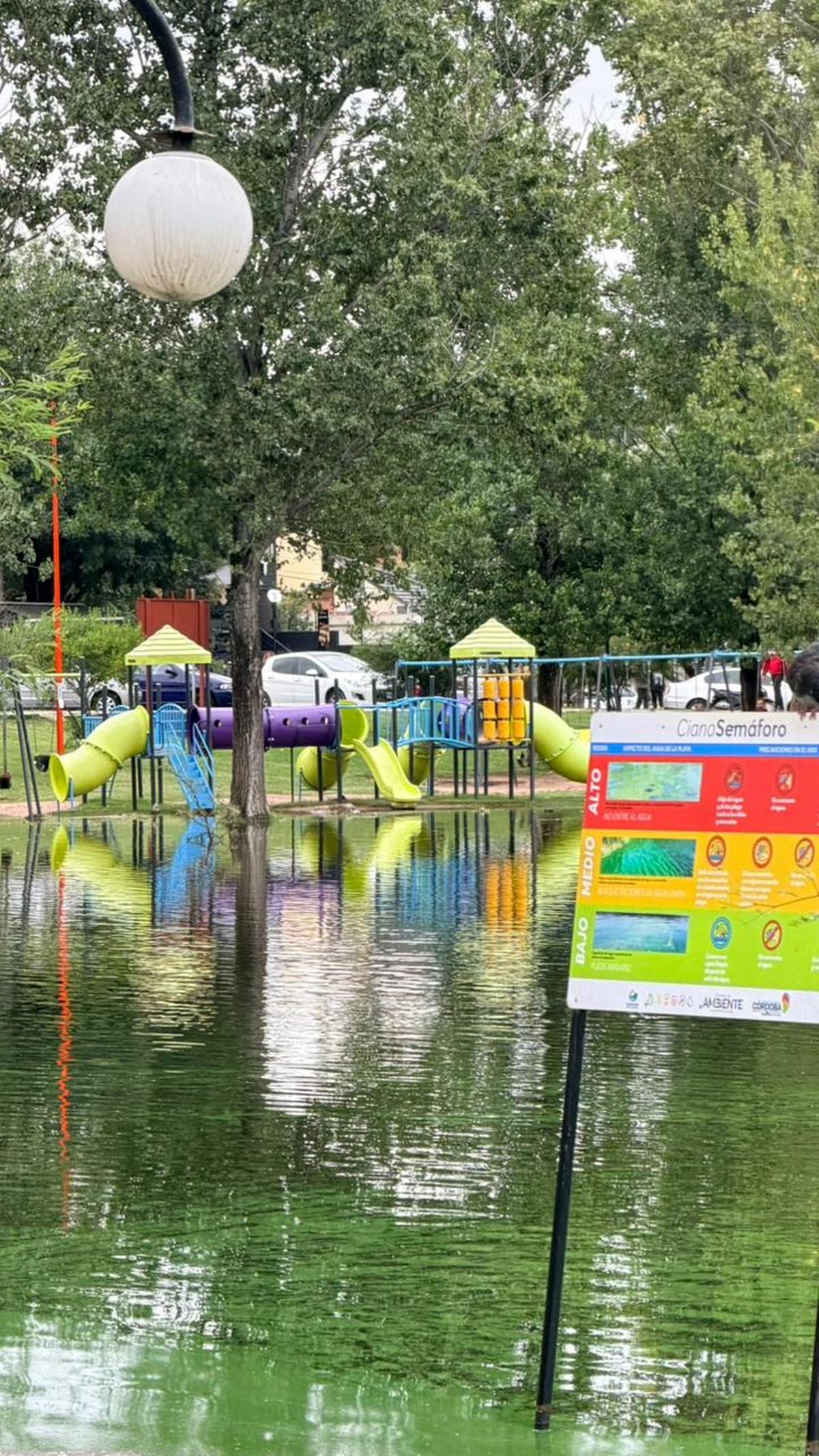 Fuerte crecida del dique San Roque en Carlos Paz.