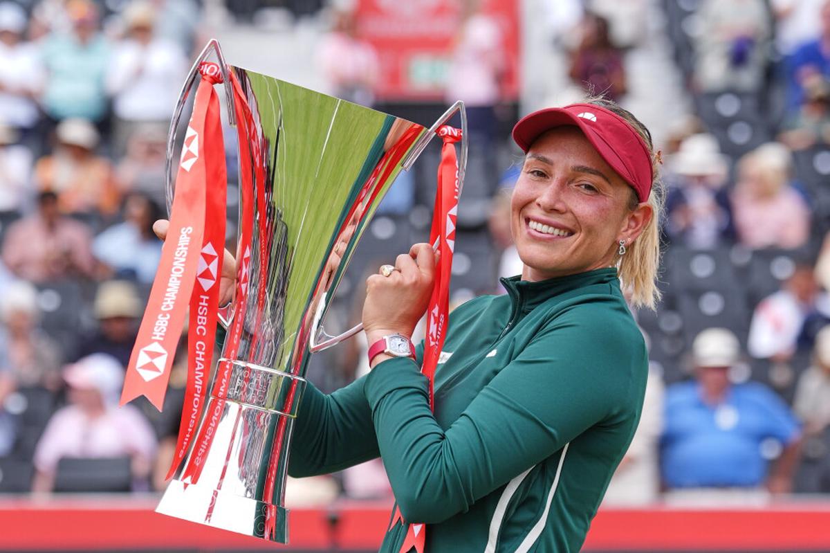 Vekic gana la final de Queen's Club en sets corridos y frustra el sueño de Raducanu