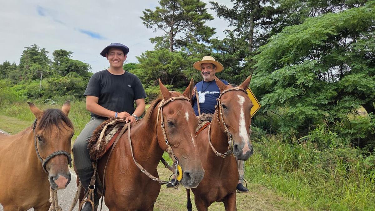 Miles de fieles caminan rumbo a Villa Cura Brochero. (Foto: Matías Arrieta/Cadena 3)