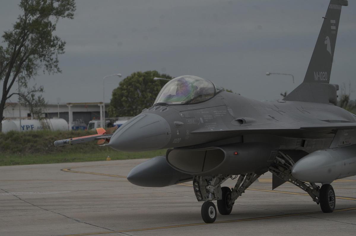 Presentaron los F-16 en Las Higueras. (Foto: Daniel Cáceres/Cadena 3)