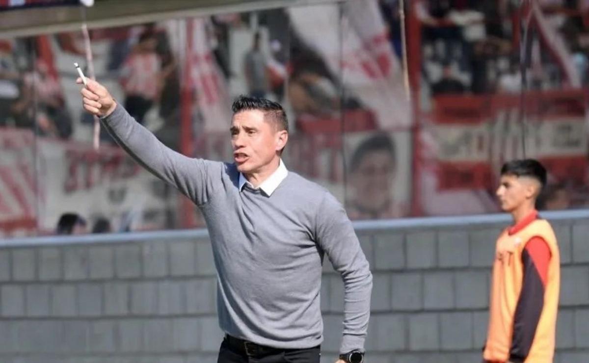 Cristián Tula, entrenador de Argentino de Merlo. (Foto:X)