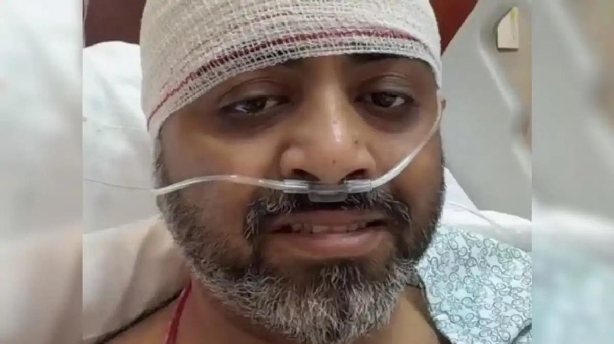 El piloto indio agredido por el copiloto omaní realizó declaraciones por videollamada.