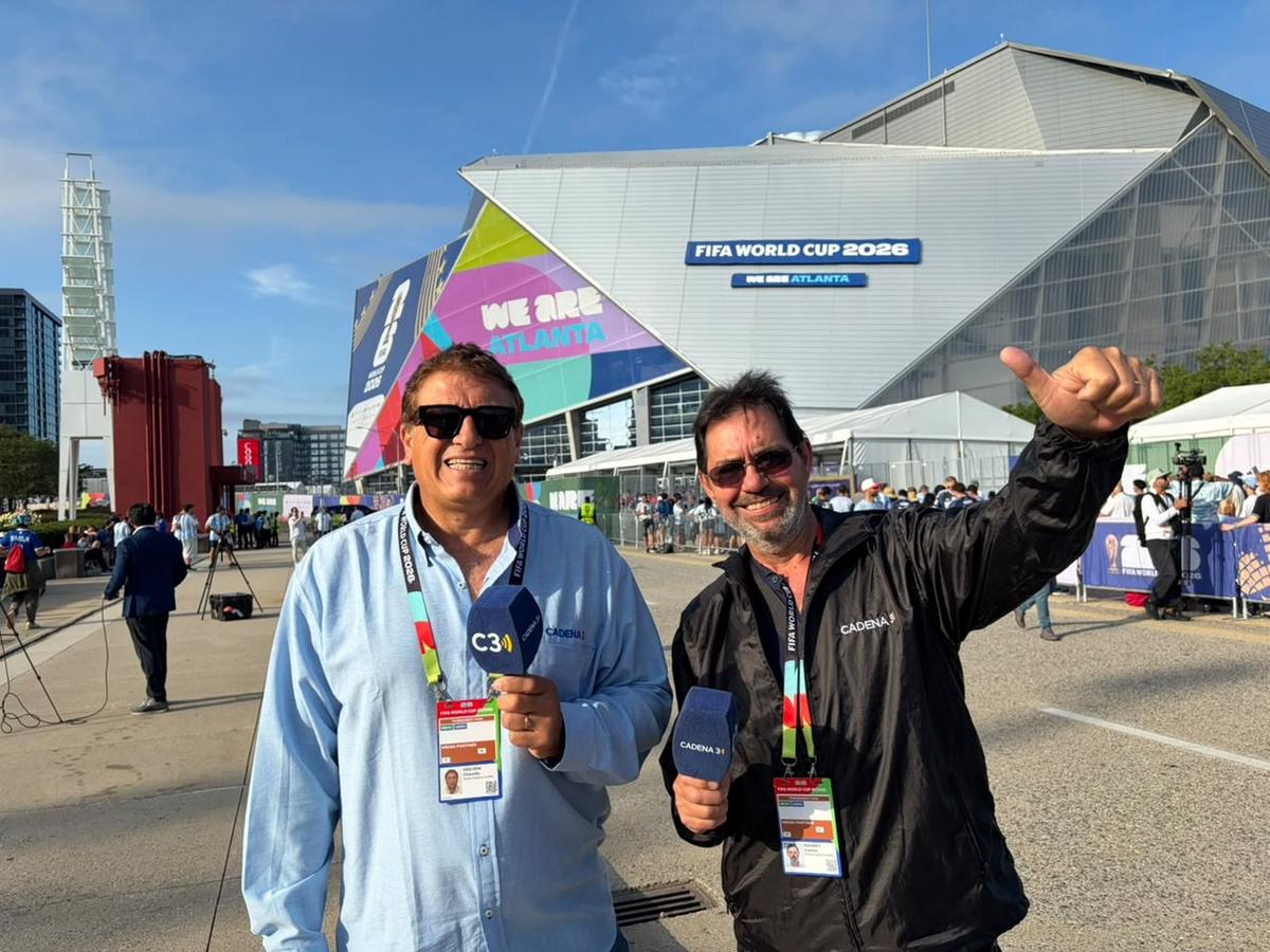 Claudio Giglioni y "El Bocha" Houriet, en el estadio en Atlanta.