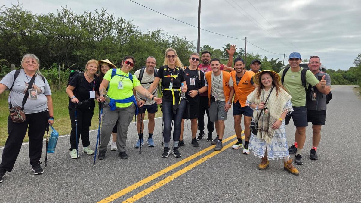 Miles de fieles caminan rumbo a Villa Cura Brochero. (Foto: Matías Arrieta/Cadena 3)