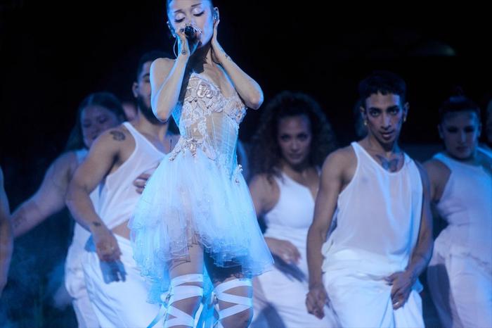 Ariana Grande se despide entre lágrimas tras su última presentación en Londres
