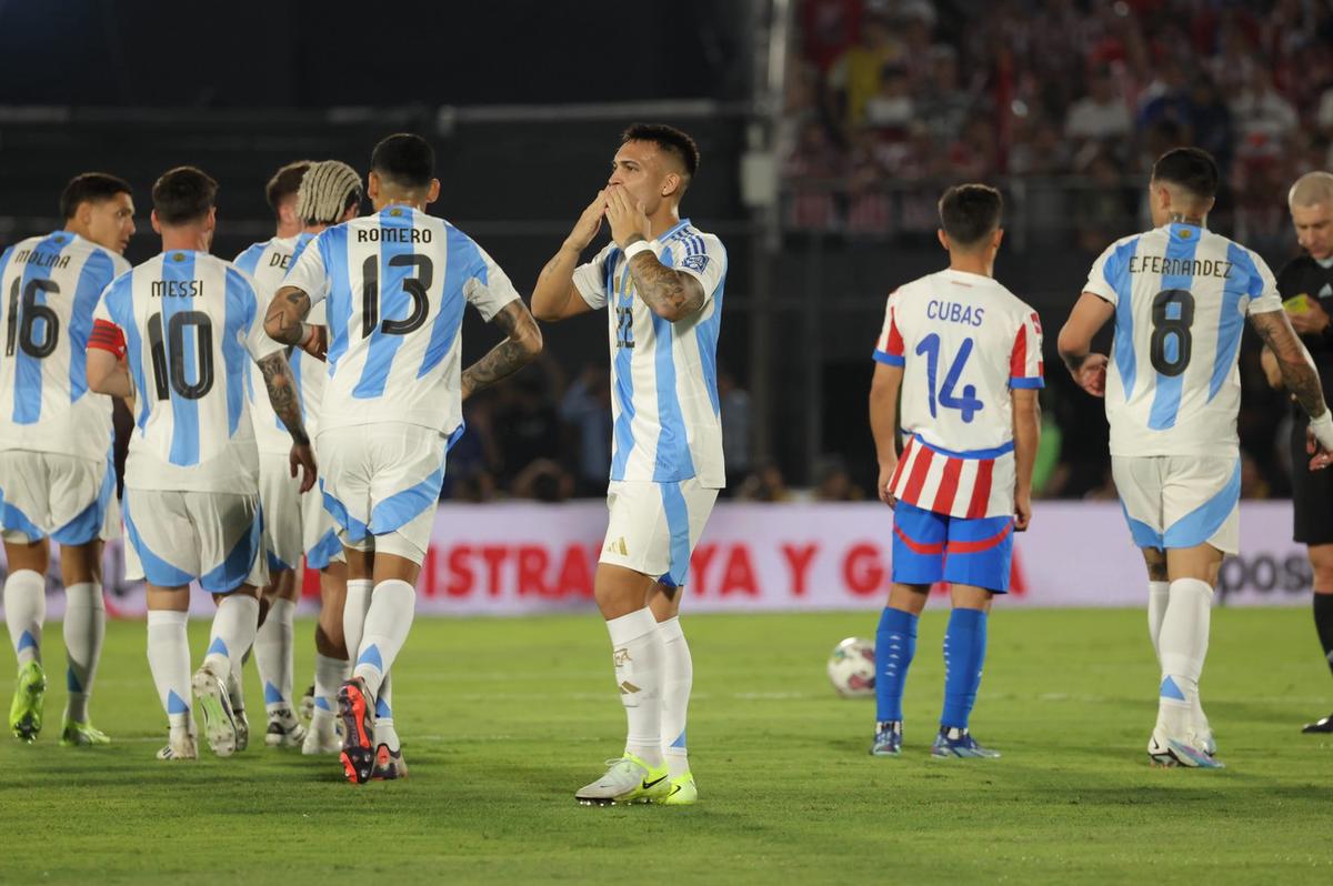 FOTO: Argentina-Paraguay, un duelo intenso (Foto: @Argentina)