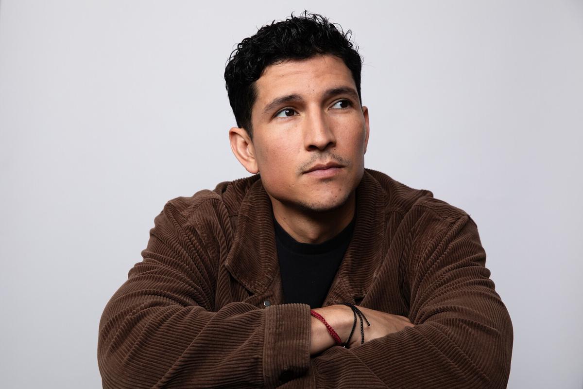 El actor Danny Ramirez inició su camino a Hollywood en el campo de fútbol