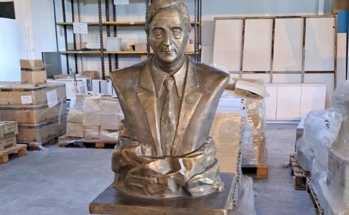 FOTO: Removieron el busto de Néstor Kirchner de Anses. (Foto: Capital Humano)