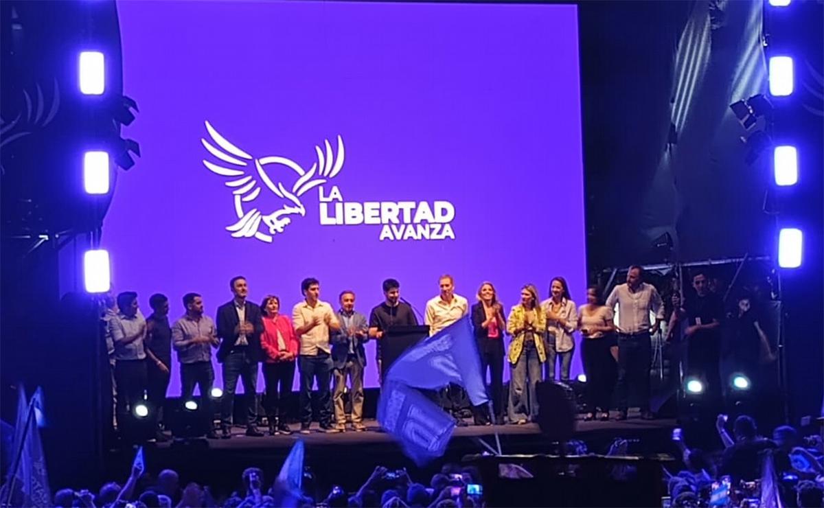 Milei cierra campaña en Rosario junto a funcionarios nacionales y candidatos.