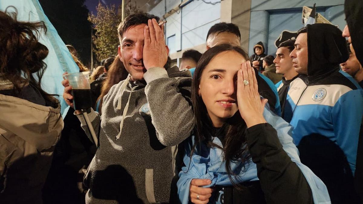 Los hinchas de Belgrano celebraron en Alberdi. 