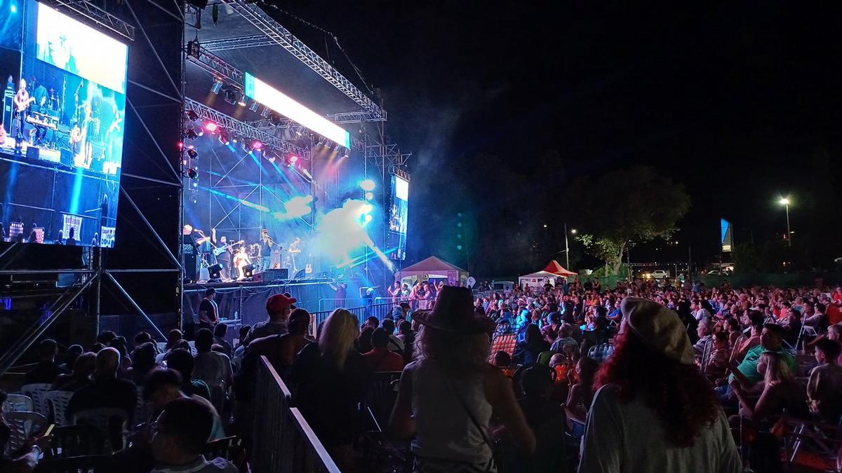 FOTO: Gran noche para Embalse en su tradicional festival.
