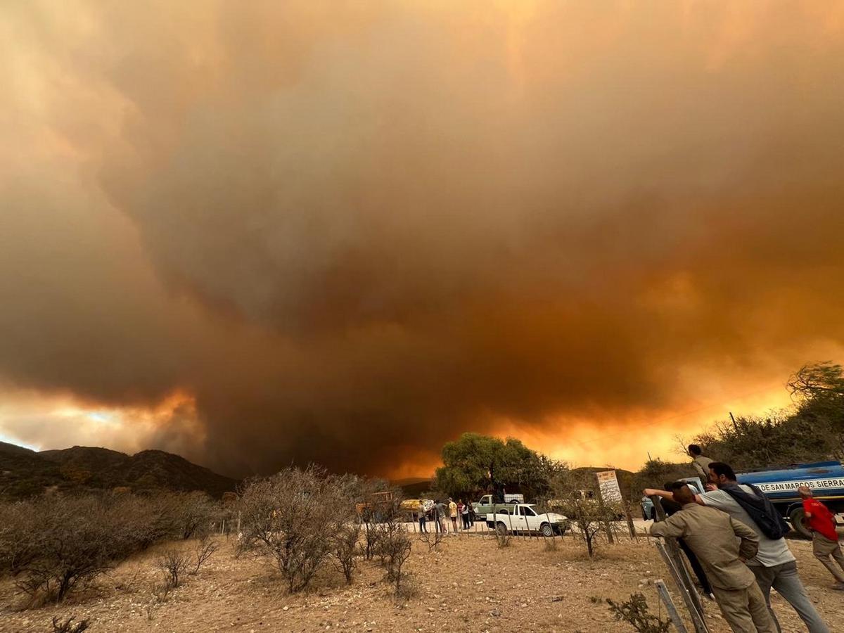 FOTO: Los incendios en Córdoba, descontrolados (Foto: Daniel Cáceres).