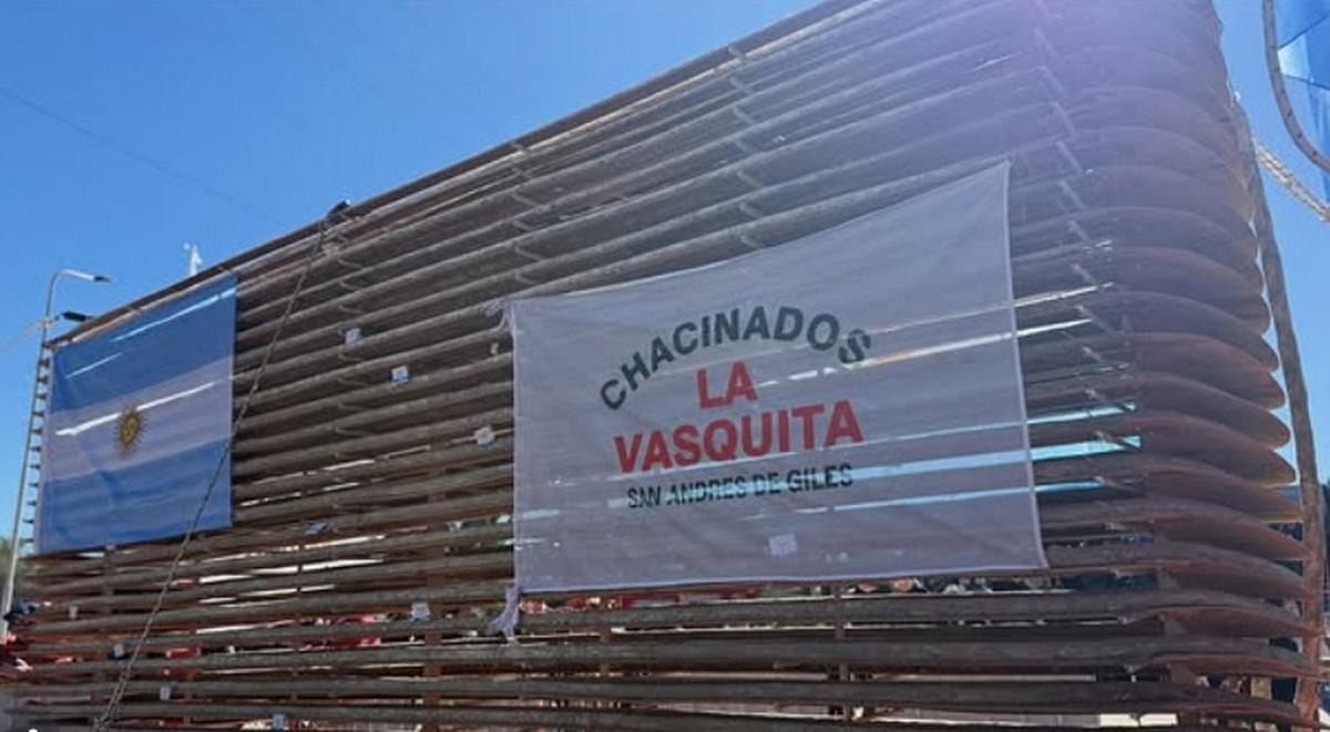 El salame más largo del país fue elaborado por La Vasquita.