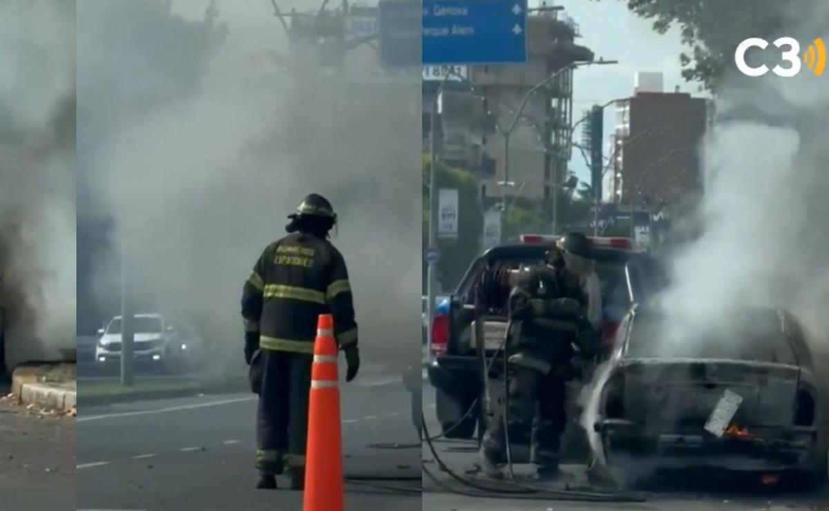 Rosario: explosión e incendio de un auto tras un choque en Avellaneda y Junín.