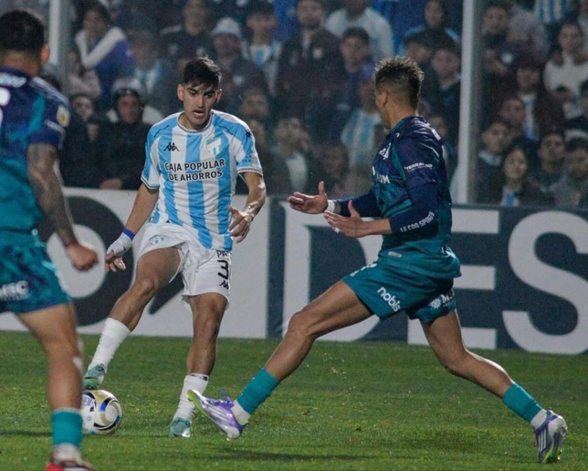 Kevin López, mediocampista cuyo pase pertenece a Independiente y todavía busca club. Foto: Agencia NA (archivo).
