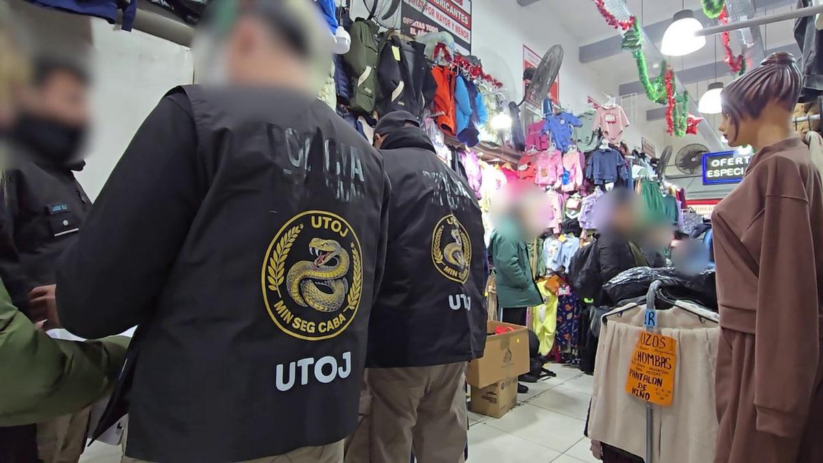 Megaoperativo en Once desmantela red de contrabando de indumentaria por 123 millones